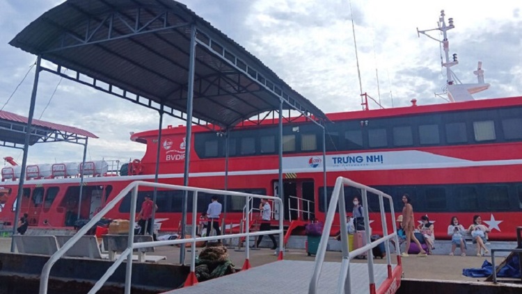Cách đi từ Cần Thơ đến Côn Đảo: Xe SM, taxi và xe đưa đón cảng Trần Đề           